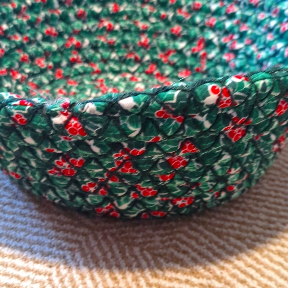 Vintage Handmade Fabric Christmas Holly Basket Plant Pot Cover Red Green - Picture 2 of 5